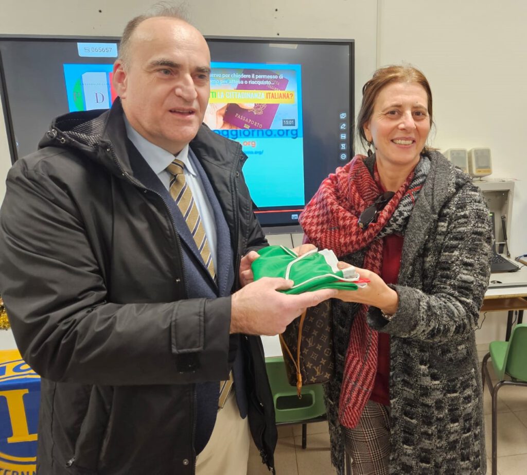 Donazione Bandiera alla Scuola Primaria Edmondo de Amicis